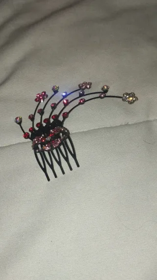 Adorno pelo flores y brillantes..