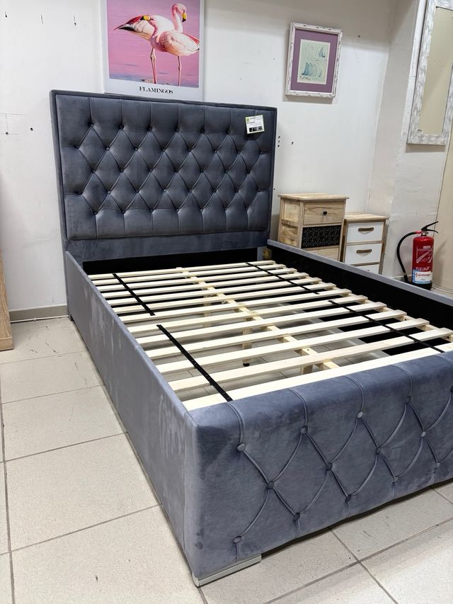 Cama Doble Terciopelo Gris Capitoné