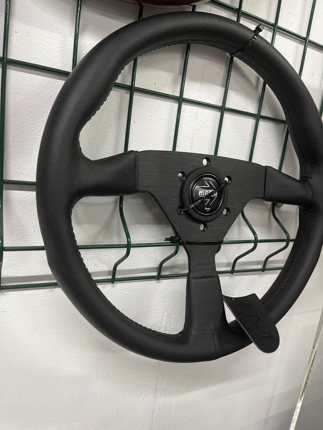 Volante Momo Black Edition Plano