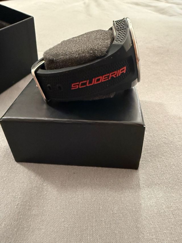 Reloj Ferrari Negro y Rojo