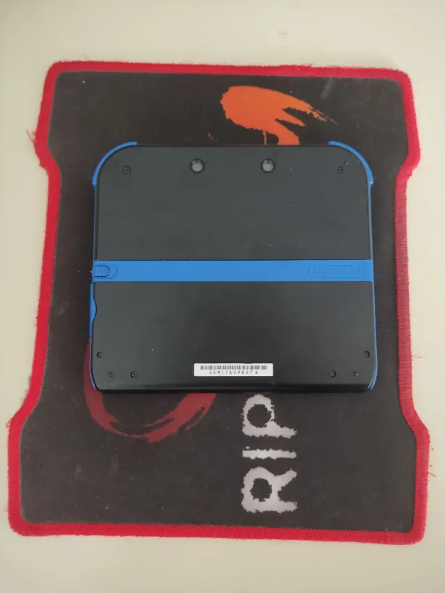 Nintendo 2DS Negra + cargador USB