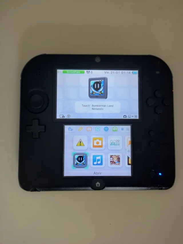 Nintendo 2DS Negra + cargador USB