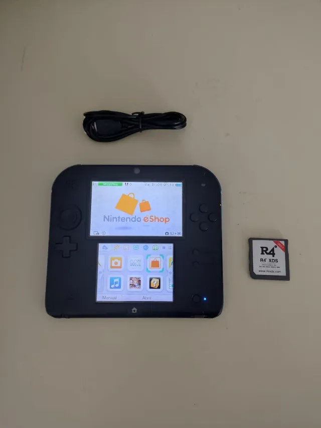 Nintendo 2DS Negra + cargador USB