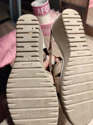 Sandalias cuña mujer beige y oro