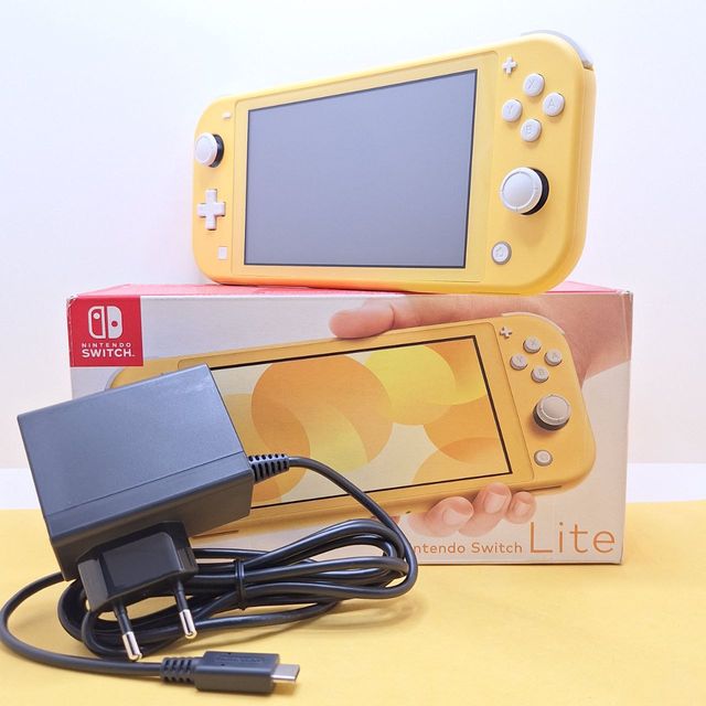 Nintendo Switch Lite Gialla Console Portatile