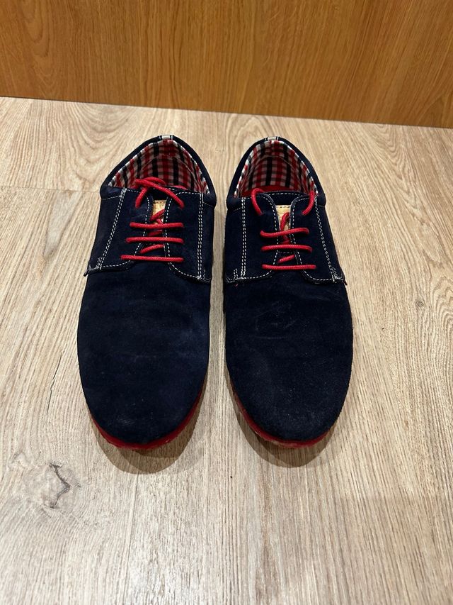 Zapatos Rodia Azul Marino con Cordones Rojos