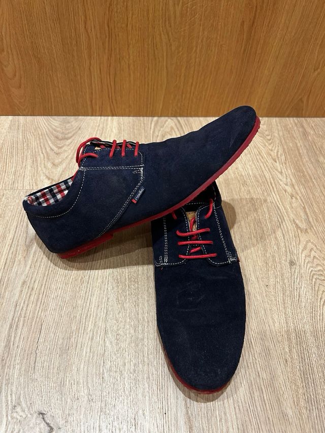 Zapatos Rodia Azul Marino con Cordones Rojos