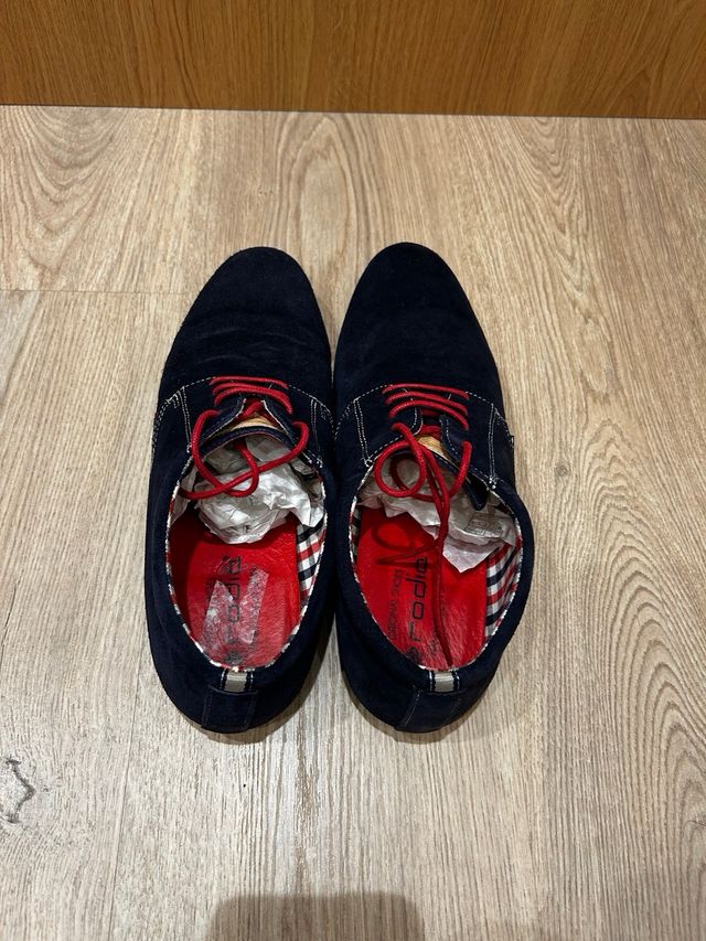 Zapatos Rodia Azul Marino con Cordones Rojos