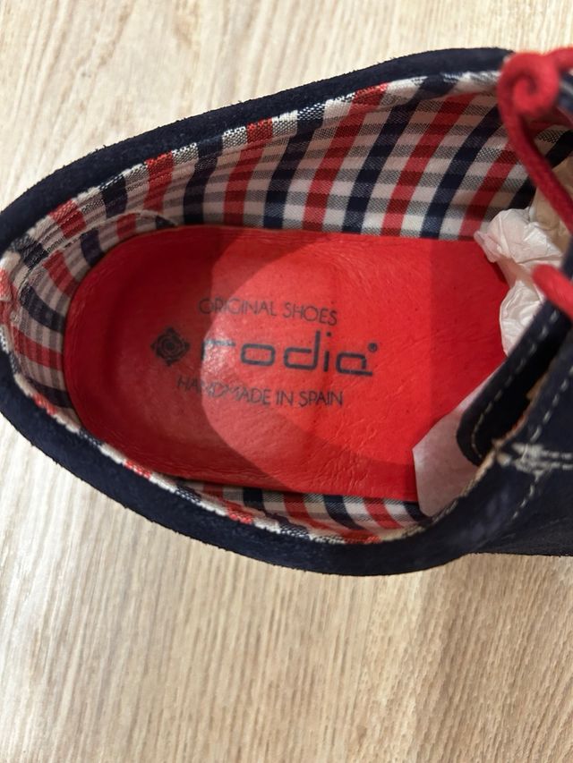 Zapatos Rodia Azul Marino con Cordones Rojos