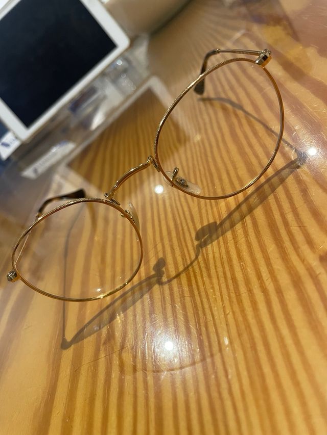 Gafas Ray-Ban doradas y marrones