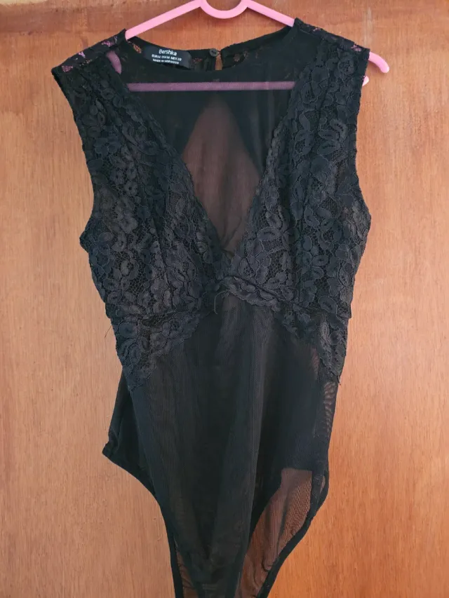 Body Bershka negro encaje