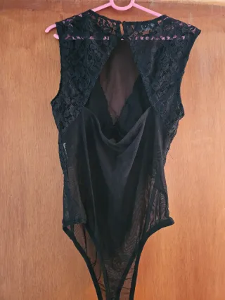 Body Bershka negro encaje