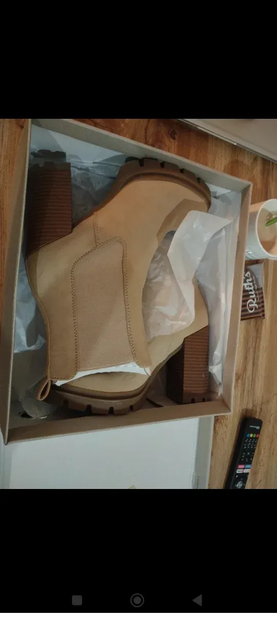 Botines de tacón beige y marrón