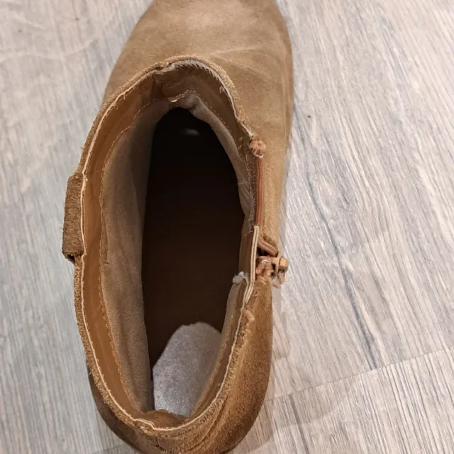 Botas imitación piel beige/marrón. Talla 34