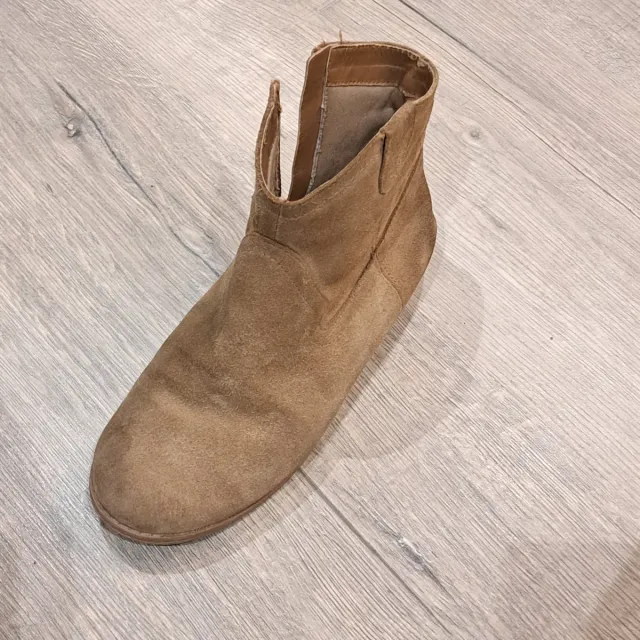 Botas imitación piel beige/marrón. Talla 34