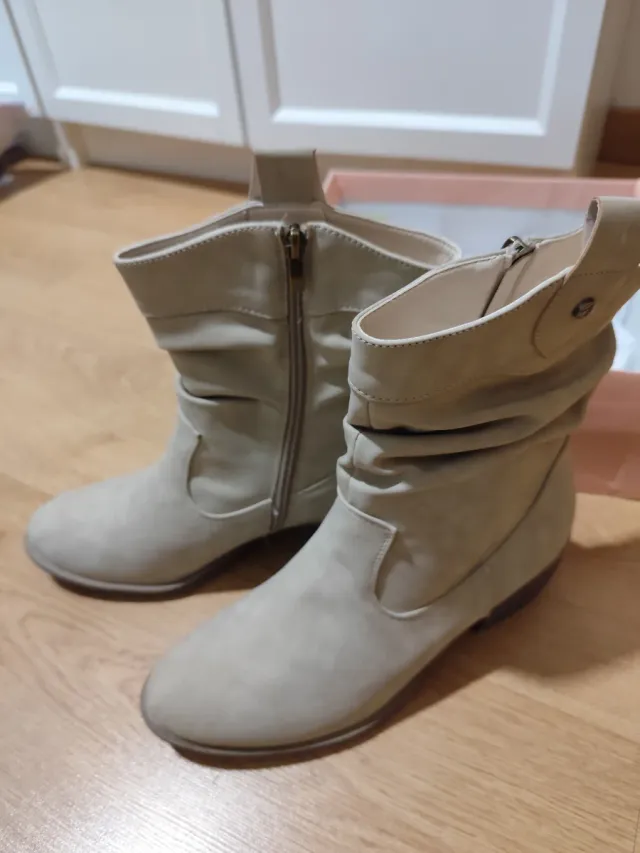 Botas beige talla 41