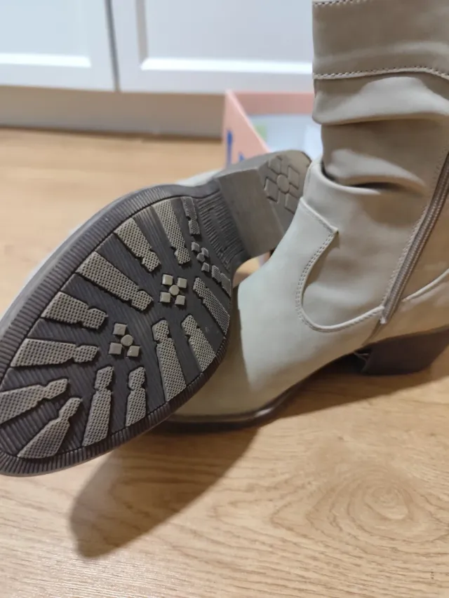 Botas beige talla 41