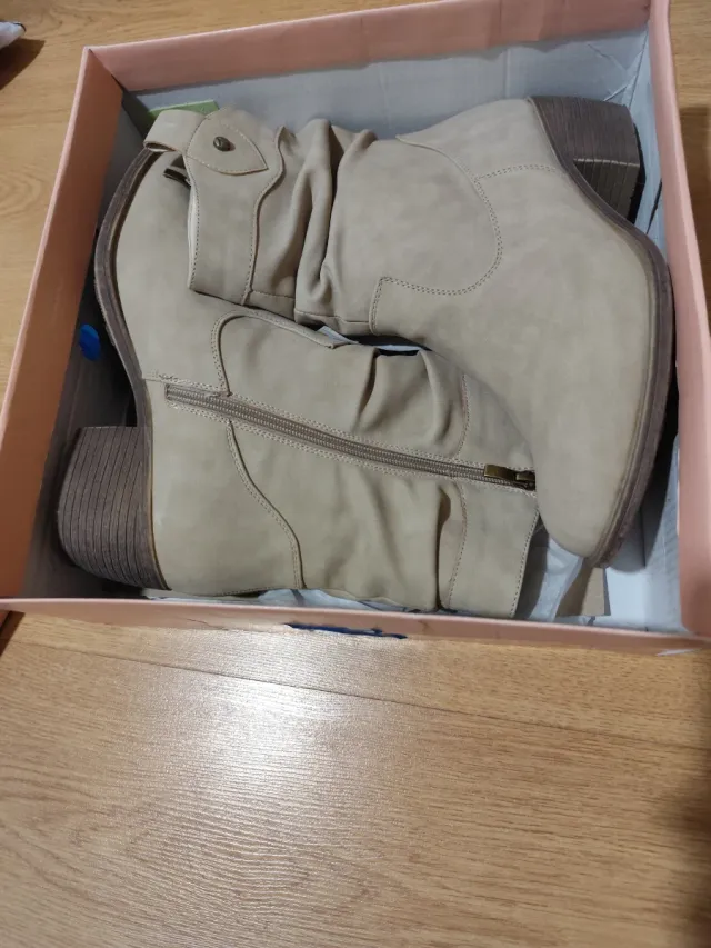Botas beige talla 41