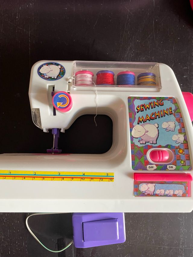 Máquina de coser infantil con carretes