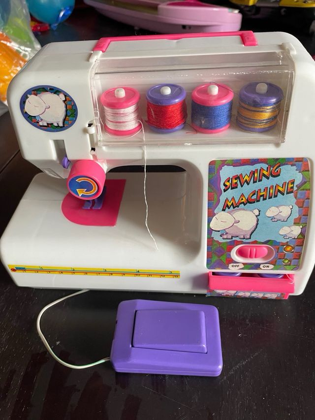 Máquina de coser infantil con carretes