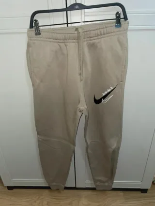 Sudadera Nike Beige y Negra