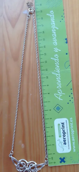 Cadena y colgante ámbar.