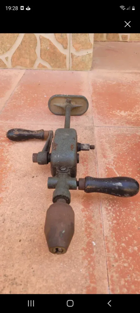 Taladro manual antiguo