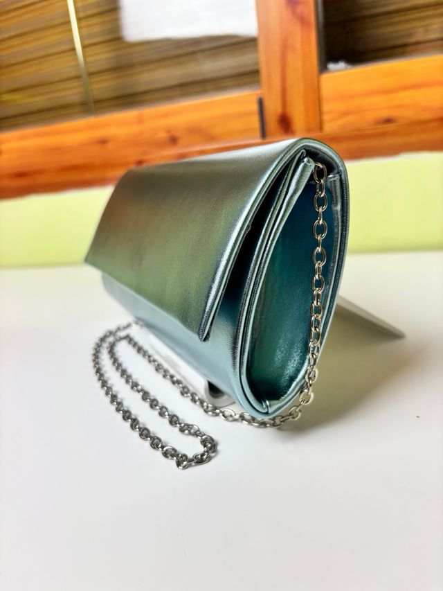 Clutch Tamaris metálico azul cadena elegante