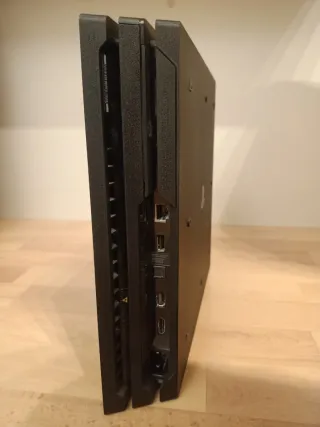 PS4 Pro 1TB Sony Negra amb dos comandaments