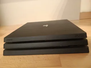 PS4 Pro 1TB Sony Negra amb dos comandaments