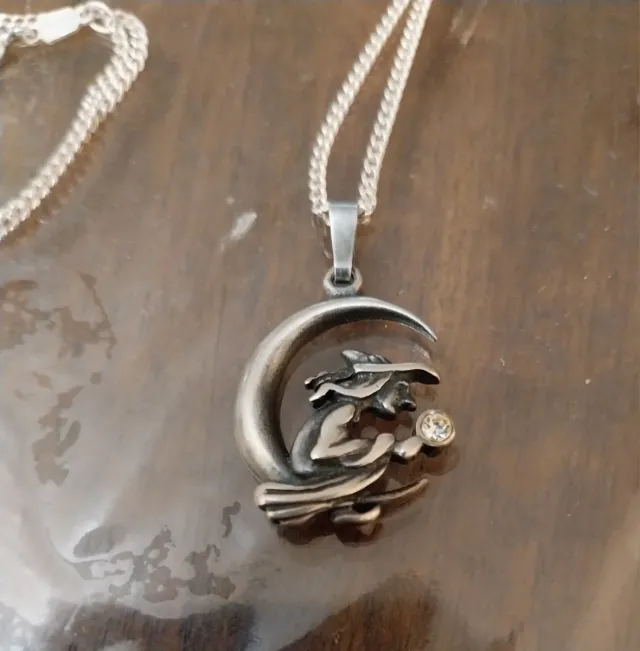 Colgante Brujita de plata