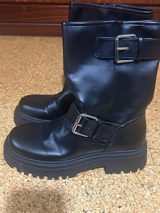 Botas Biker Negras con Hebillas