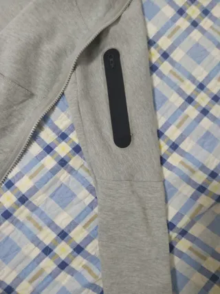 Sudadera Nike Tech Gris Usada Poco 147-158cm 50€