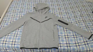 Sudadera Nike Tech Gris Usada Poco 147-158cm 50€