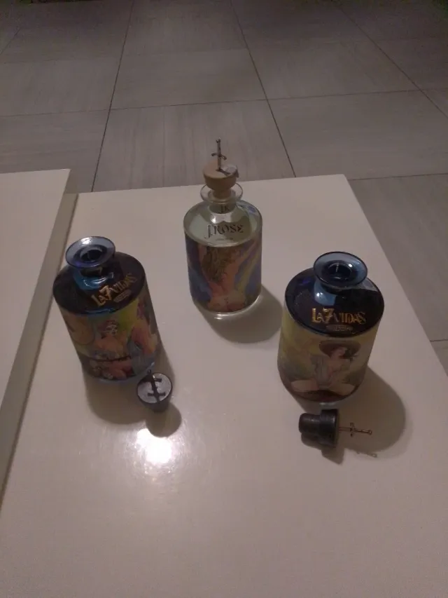 Bottiglie vuote J. Rose