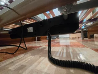 Cama con somier de madera y metal