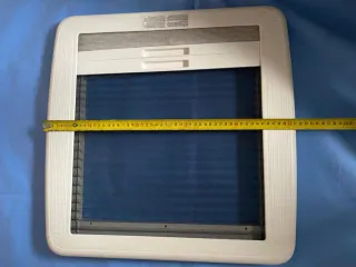 Marco de ventana o claraboya de autocaravana