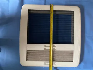 Marco de ventana o claraboya de autocaravana