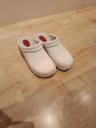 Zuecos blancos talla 39