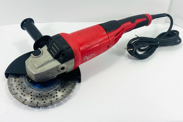 Amoladora Milwaukee AG 22-230