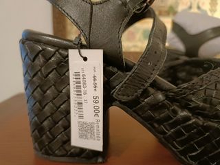 Sandalias cuña negras CASAS