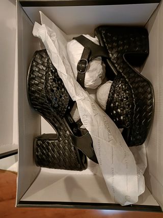 Sandalias cuña negras CASAS