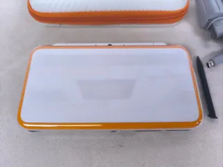 New Nintendo 2DS XL Naranja y Blanco
