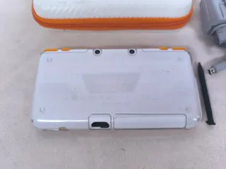New Nintendo 2DS XL Naranja y Blanco