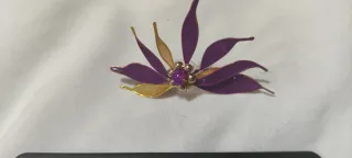 Pendientes flor morados y dorados nuevos