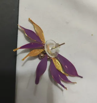 Pendientes flor morados y dorados nuevos