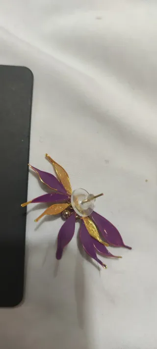 Pendientes flor morados y dorados nuevos