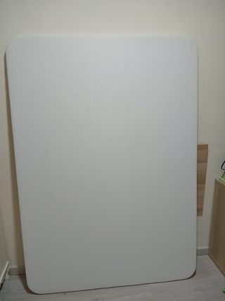 Cama y cabecero de madera