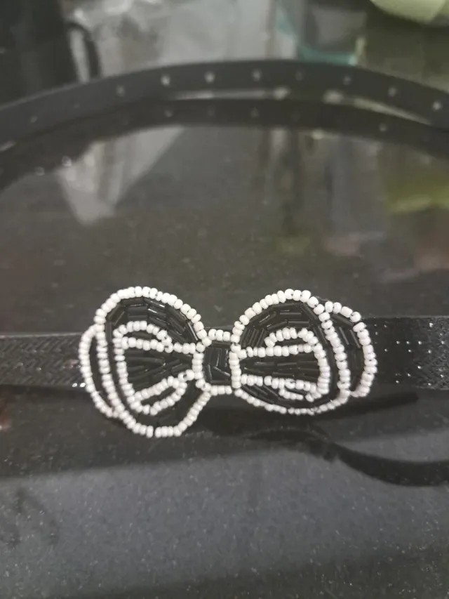 Cinturón S Negro y Blanco Adornado