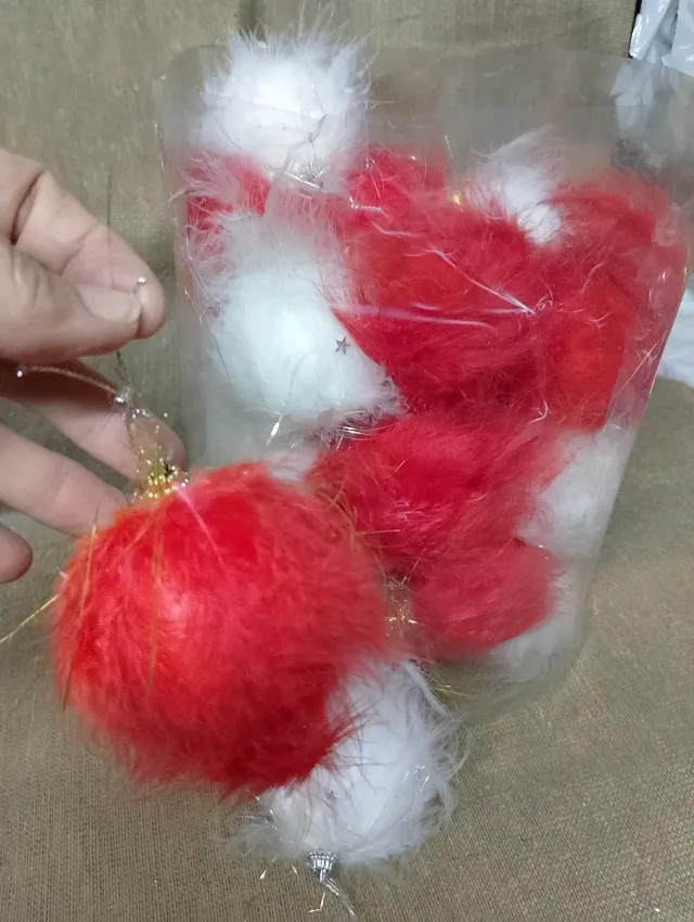 Lote de bolas decorativas de penas vermelhas e brancas